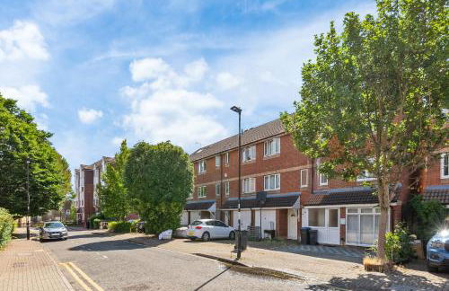 4 Bedroom House by Homestyles Hosts - Short Lets and Serviced Accommodation Islington - Private En-Suite - Foto 50