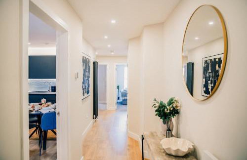 Stylish 2 Bed City Centre Apartment with Parking - Photo 46