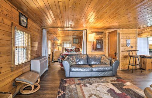 Lake Livin Cozy Cabin with Dock, Bar, 2 Kayaks - Foto 4