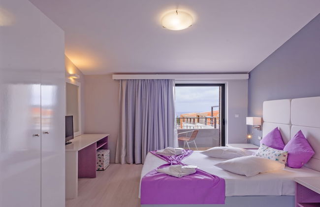 Sunrise Village Hotel - Photo 6