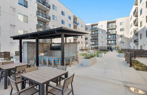 Gorgeous 2BD 2BA Pool,Gym,Htub near Convention Ctr - Foto 44