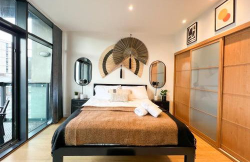 Lovely 2 Bed Duplex Apartment with Hydro Views - Photo 12