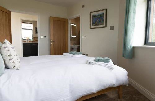 The Hexagon, wow what a location, views over the Essex marshes and sea - Foto 12