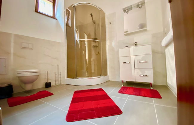 Cardinal Central Apartment - Photo 10