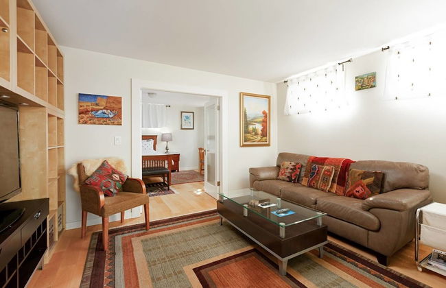 Private and Cozy Home in Kerrisdale - Photo 13