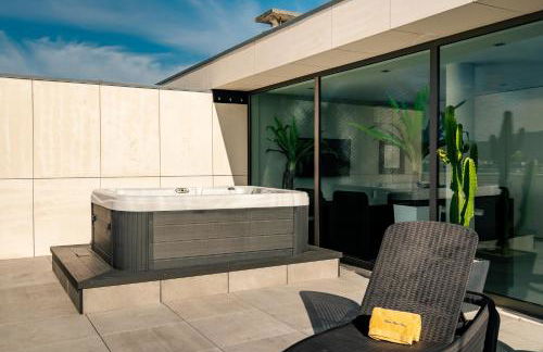 River Town View - Luxury Apartment with Jacuzzi on Terrace - Foto 3