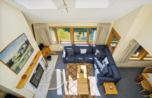 Highridge B20 Spectacular Top Floor Two Bedroom with Loft Condo with Scenic Views and Sports Center - Foto 1