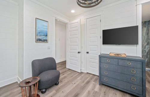 2 Blocks to the Beach! Pool & Golf Cart, Sleeps 21 - Foto 52