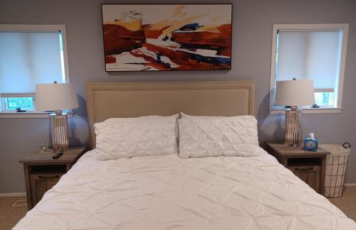 Cozy 4BR 3BA Home- Train to NYC, USOpen, CitiField Mets, MSG, Walk to Harbor & Golf - Photo 20