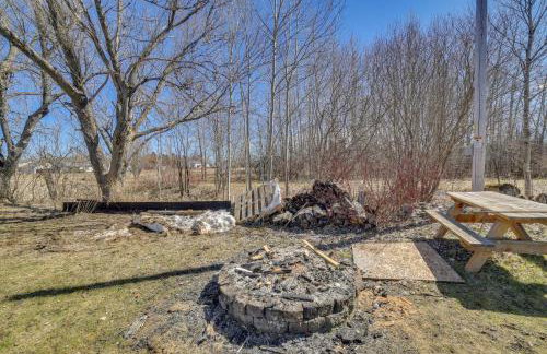 All-Season Seney Home with Private Yard and Fire Pit! - Foto 21