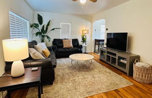 Home Sweet Idahome, feels like home with all the decor you wish you could afford King bed in master, fully fenced dog friendly yard, a few blocks from BSU and downtown Boise, Your perfect stay! - Foto 15