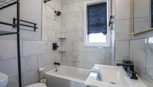 Three BR near MetLife - Pet Friendly with Parking - Foto 2