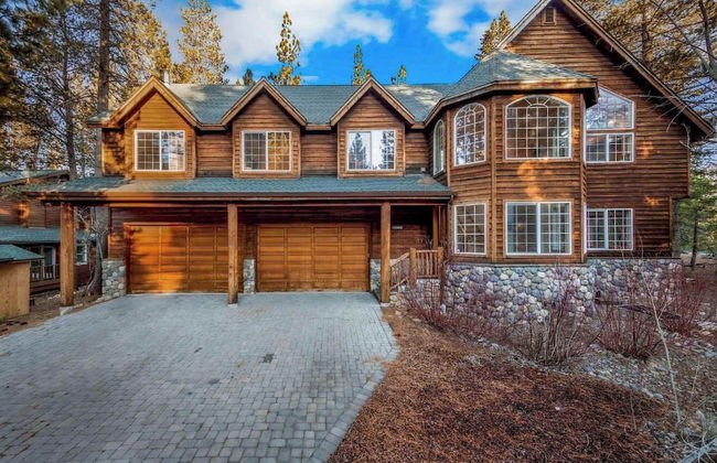 Fully Remodeled Tahoe Retreat with Game Room and Hot Tub - Foto 1