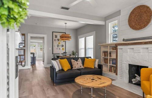 BeeKeeper's Inn - Beautifully Renovated 1929 Bungalow with 2 Bedrooms on Brick Street near Tampa's Attractions - Foto 7