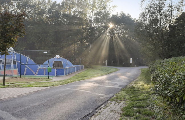 Getaway With Covered Veranda - Photo 32