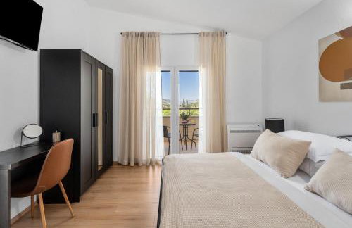 VILLA ROKO with 4 bedrooms, 32sqm heated pool - Photo 23