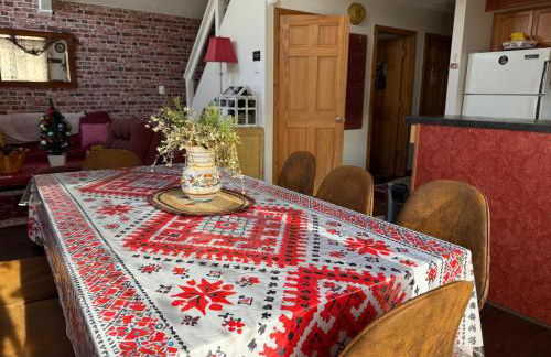 WOW!! Ultimate Pocono Retreat Hot Tub, Game Room, Fire Pit, Near Lakes & Hiking! - Foto 16