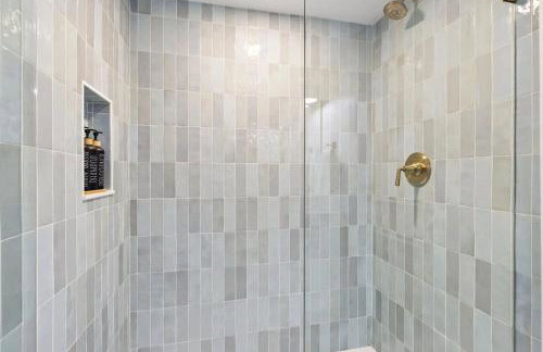 Boutique condo w oceanfront & concierge - Photo 20