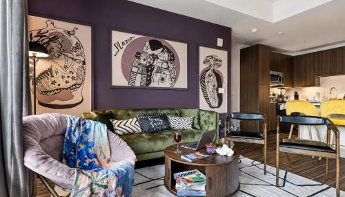 Velvet Lounge King Suite near Legacy West Pool - Foto 1