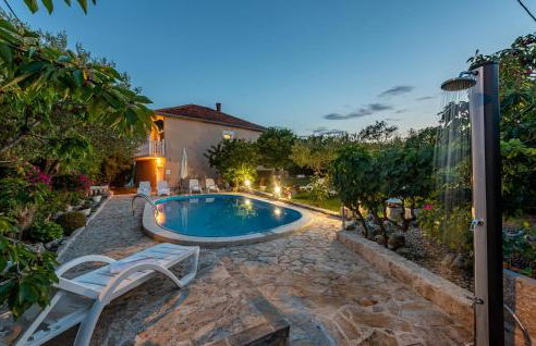 Four-Bedroom Holiday Home Lovinac With An Outdoor Swimming Pool 09 - Foto 15