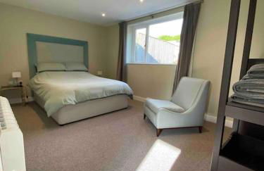 Larks Leaze Lodge, Steeple Ashton, Wiltshire - Photo 13