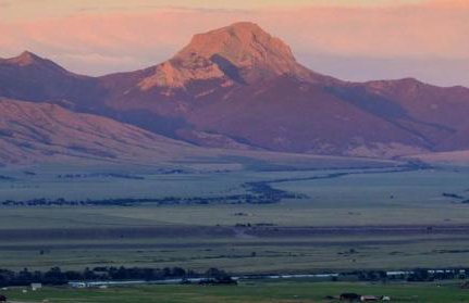 Intimate Off-Grid Cabin with Fire Pit and Mountain Views in Montana - Foto 5