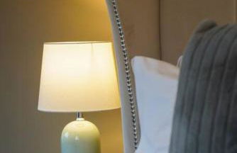 Orchard Bungalow - Sleeps 10 - Close to Town Centre - Free Parking, Pool Table, Fast Wi-Fi and Smart TV with Netflix by Yoko Property - Foto 20