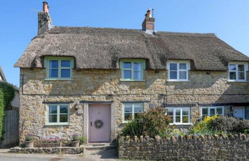 18th Century Thatched Cottage Parking & Garden - Foto 1