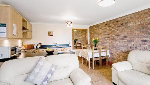 Close Cottage - W41944 - Photo 4