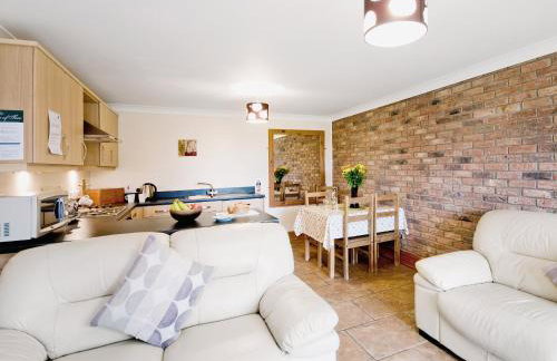 Close Cottage - W41944 - Photo 4