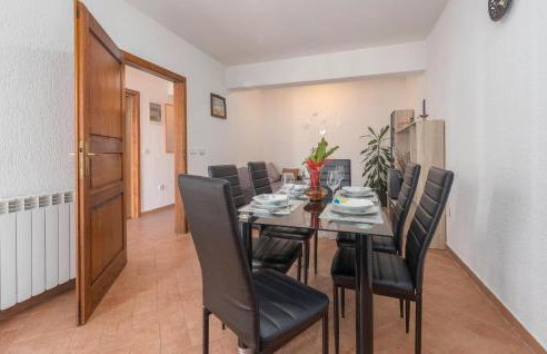 Two-Bedroom Apartment In Radmani - Photo 15