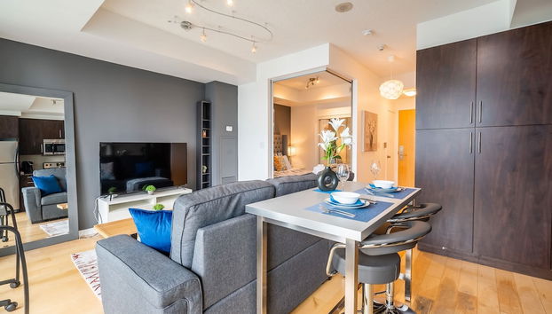 Casa Queen- Elegant Suite in Leslieville - Foto 3, Zona de estar