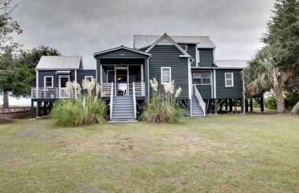 1111 Middle Street by AvantStay Charming Historic Cottage Featured in Dear John Movie Beach Access - Foto 1