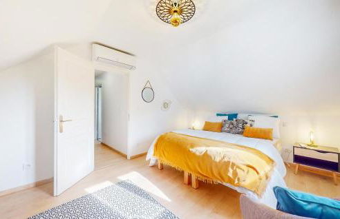 4 Bedroom Amazing Home In Sanilhac - Foto 23