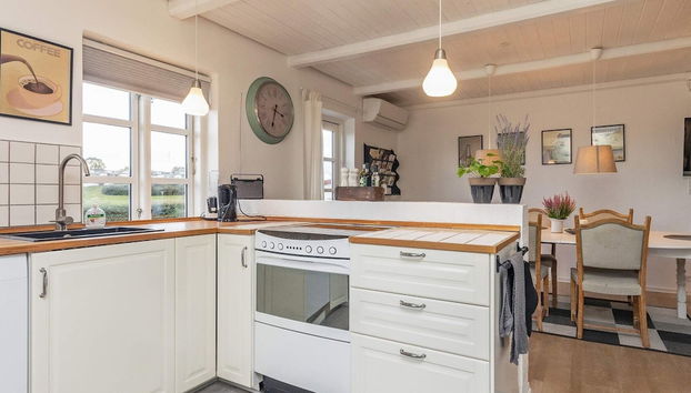 6 Person Holiday Home in Tranekaer - Foto 5, Cocina privada