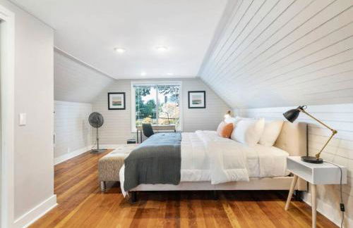 The Auric Door Inn on N Mississippi - Photo 21