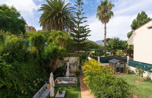 House with cozy garden BBQ and free parking - Foto 71