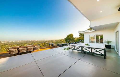 Stunning Modern Estate in BH with Pool, Spa, and Views - Foto 33