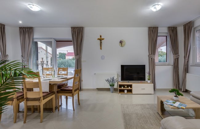 Spacious Holiday Home With Swimming Pool - Foto 14