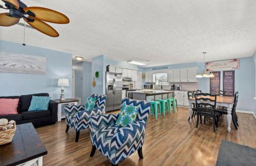 Anchors Away - Private Pool, Seasonal Hot Tub, Game Room, Walk to Beach, Pets OK - Photo 8