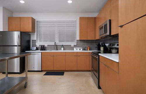 Downtown SA 2BR for 9 Pool Gym Free Parking Near River Walk - Photo 4