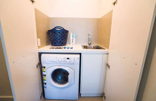 Luxury Skyrise 2bed2bath APT in Olympic Park - Photo 9