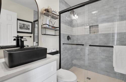 NEW! The White House, with 2 King Ensuites close to Parris Island and Downtown - Foto 30