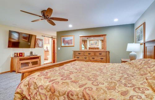 Gorgeous Lake Arbutus Getaway with Dock and Boat House - Foto 15