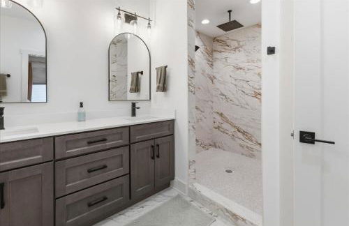 Brand New 5BR house & Carriage House near Downtown - Foto 28