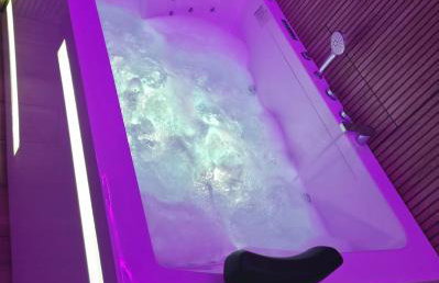 Mostique Spa Apartment with Jacuzzi - Foto 3