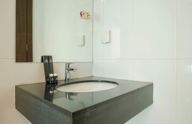 Homey with Private Lift 2BR Apartment at St. Moritz Puri near Mall - Foto 18