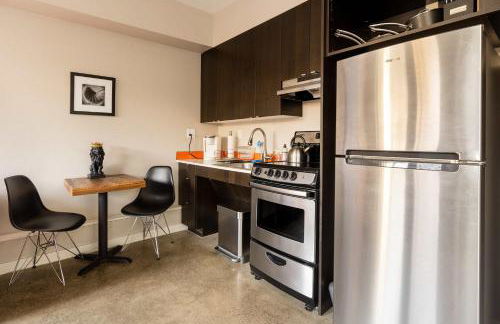 Stay Portland - Bright Studio Apartment - Food Carts & Local Shops - Photo 7