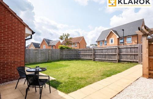 Four Bedroom Semi Detached House By Klarok Accommodation Peterborough With Free Parking & Garden - Foto 37