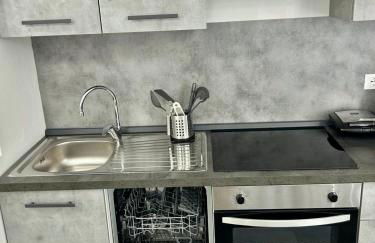 De Mio's Apartment - Photo 15